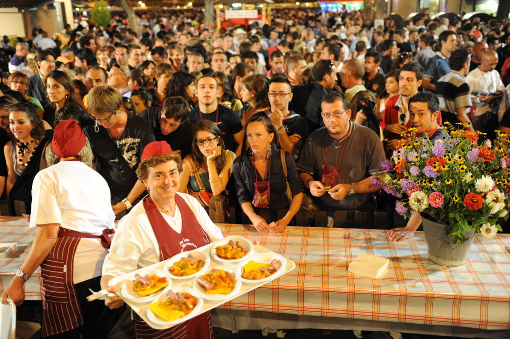 Festival Sagre Asti - stand cibo e pubblico