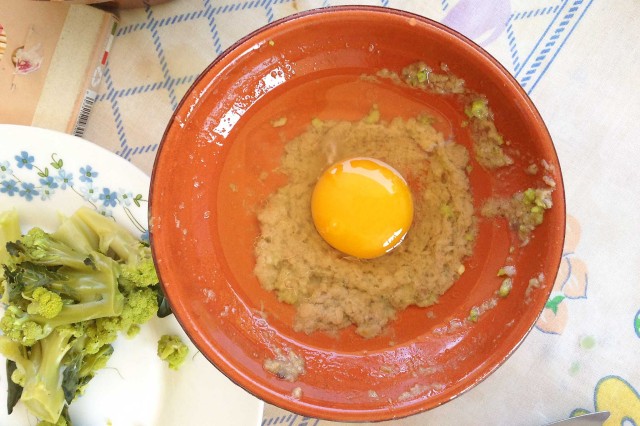 Un uovo è d'obbligo per il gran finale della bagna cauda