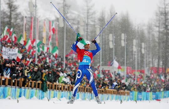 L'arrivo trionfale di Cristian Zorzi, oro nella 4x10 a Torino 2006