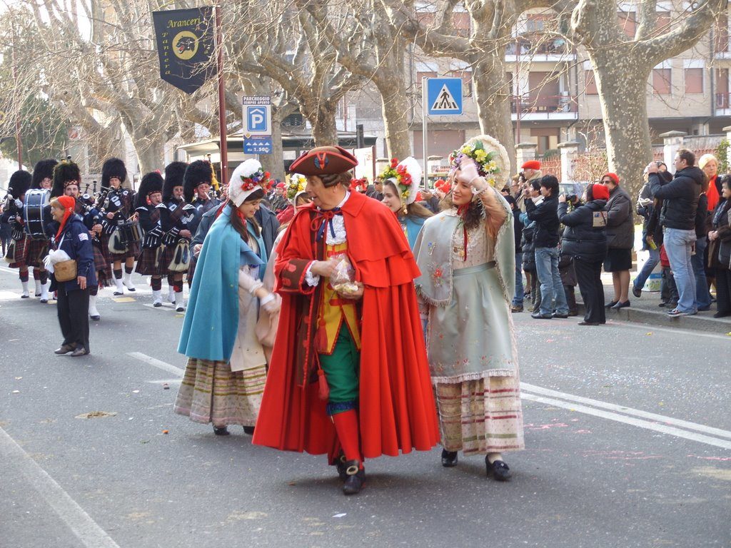 A Torino il carnevale di gianduja a Ivrea La battaglia delle arance