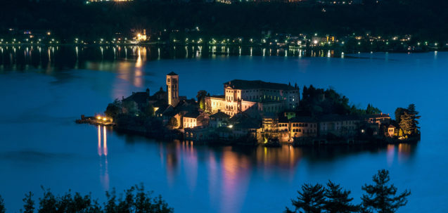 L'isola di San Giulio al Lago d'Orta - Prenota un Hotel con Booking Piemonte